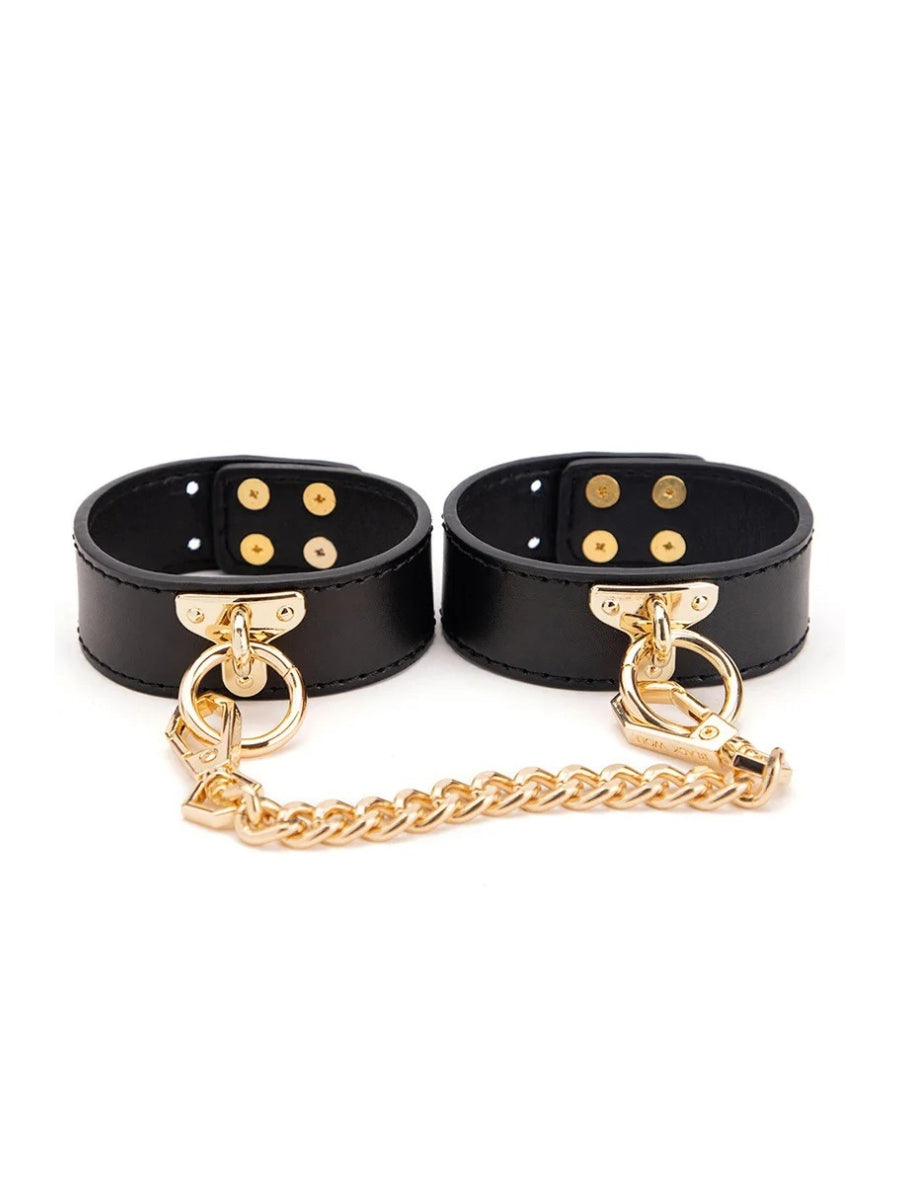 Omalia Black Shackles