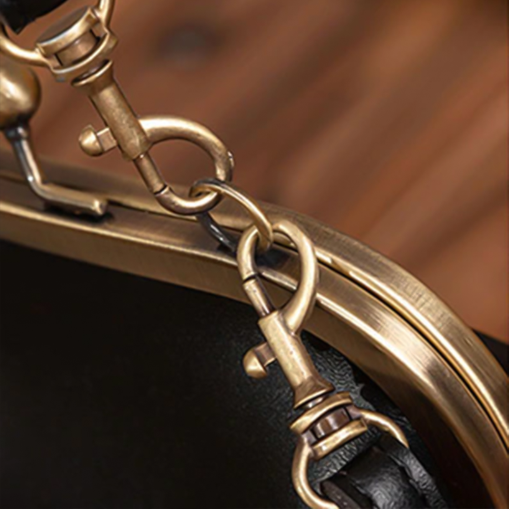 Vintage Bag with Closure - The Essential Retro Chic of Grace