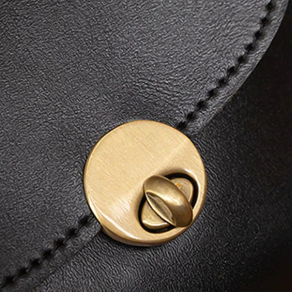 Vintage Bag with Closure - The Essential Retro Chic of Grace
