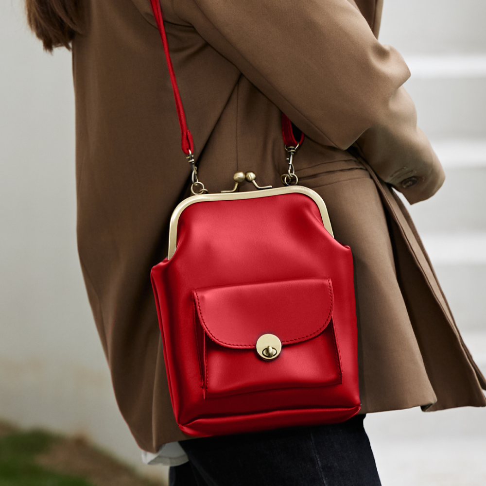 Vintage Bag with Closure - The Essential Retro Chic of Grace
