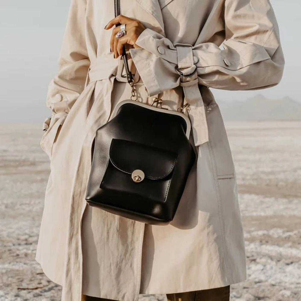 Vintage Bag with Closure - The Essential Retro Chic of Grace