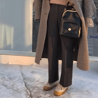 Vintage Bag with Closure - The Essential Retro Chic of Grace